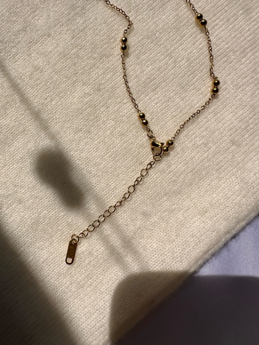 vintage vibe floral cameo pendant necklace - Picture 5 of 5